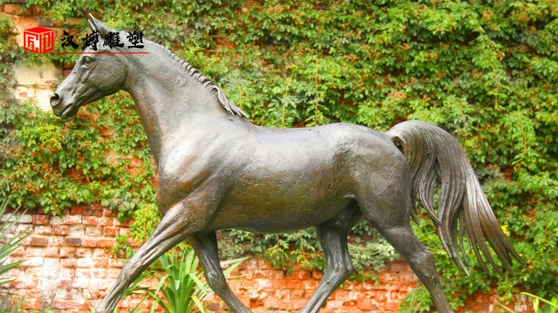 马雕塑_彩绘动物雕塑_雕塑定制_玻璃钢雕塑_户外园林雕像