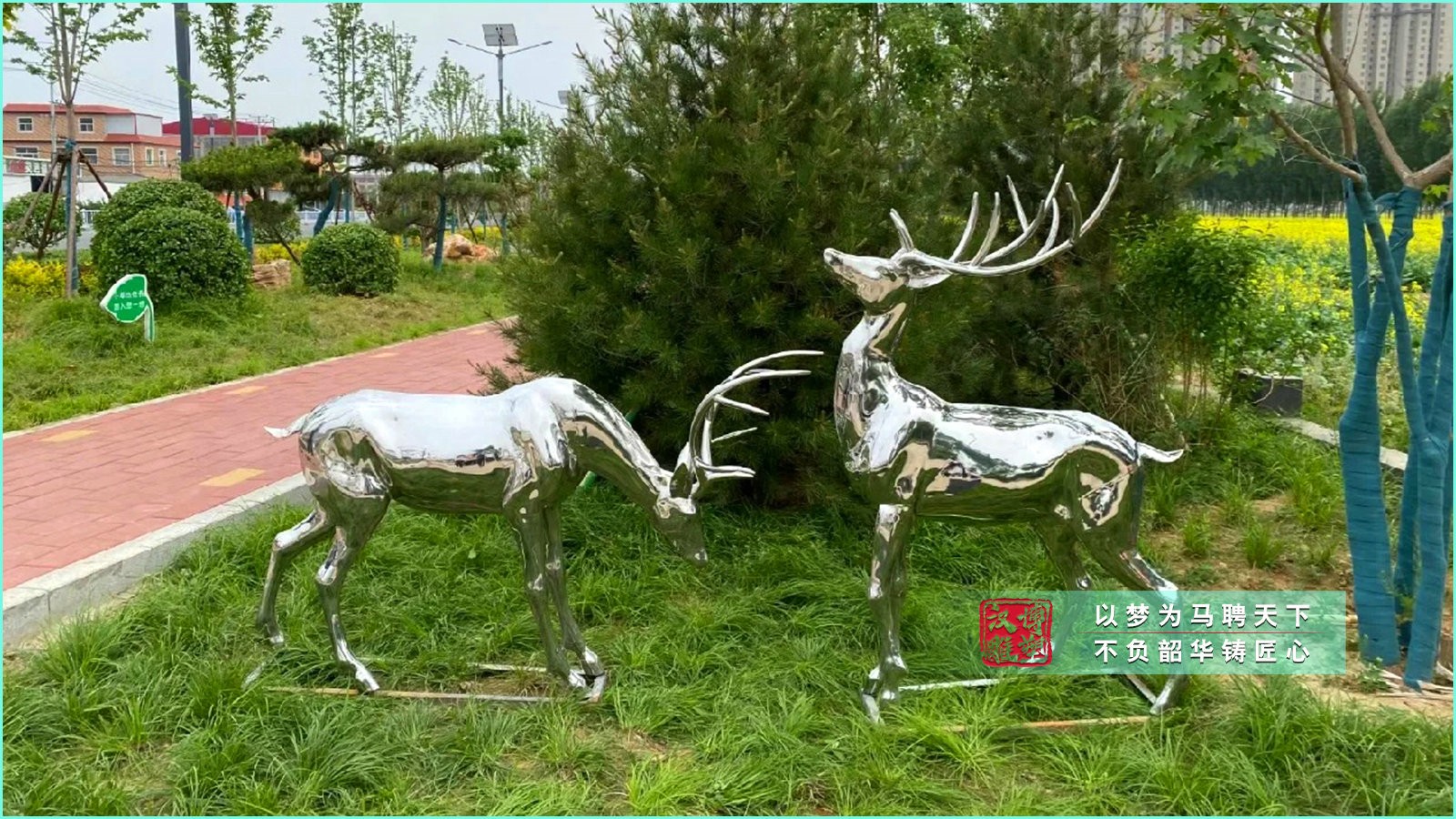 校园小鹿雕塑,镜面鹿组合雕塑,公园景观不锈刚