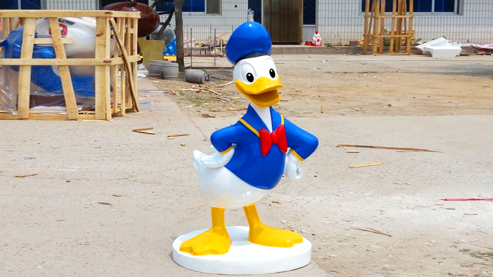 玻璃钢卡通人物雕塑,玻璃钢抽象人物雕塑加工,玻璃钢彩绘雕塑加工厂